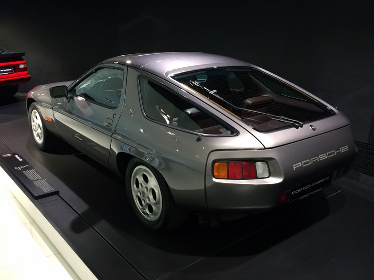 Porsche 928